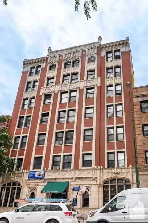 505 W Belmont Ave #6O, Chicago, IL 60657