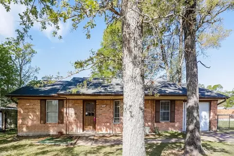 200 Montrose Cir, Conroe, TX 77301