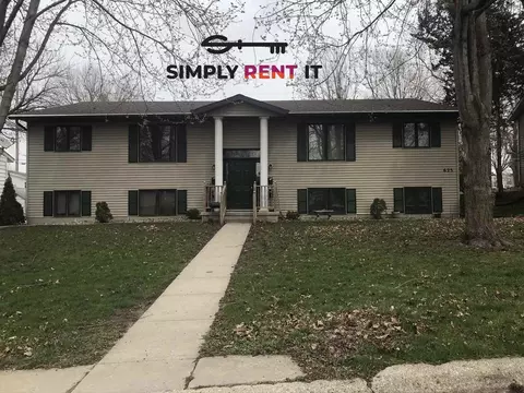 625 4th St, Nevada, IA 50201