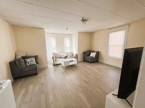 348 Walker St #R4, Lowell, MA 01851