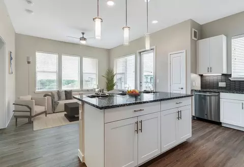 735 Washington Dr #ID100.2, Arlington, TX 76011