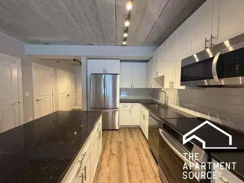 952 W Carmen Ave #409, Chicago, IL 60640