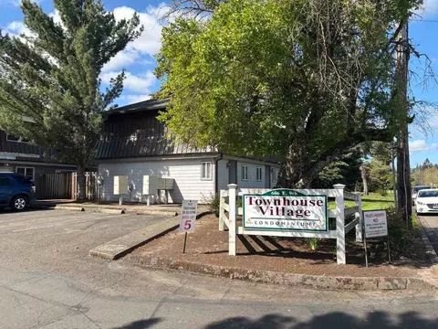 606 E 9th St #41, Newberg, OR 97132