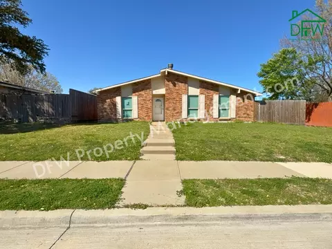 8917 Vernon Dr, Rowlett, TX 75088