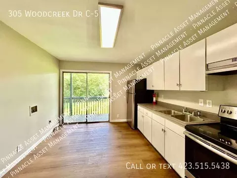 305 Woodcreek Dr, Rossville, GA 30741