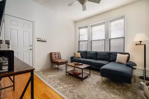 910 N Damen Ave # N, Chicago, IL 60622