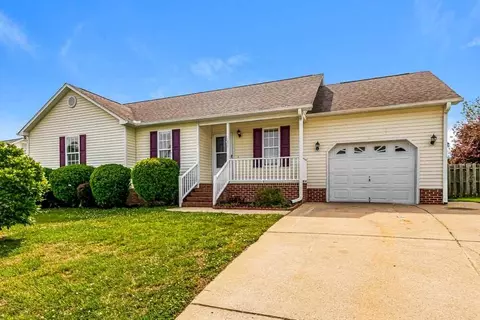 1012 S Willhaven Dr, Fuquay Varina, NC 27526
