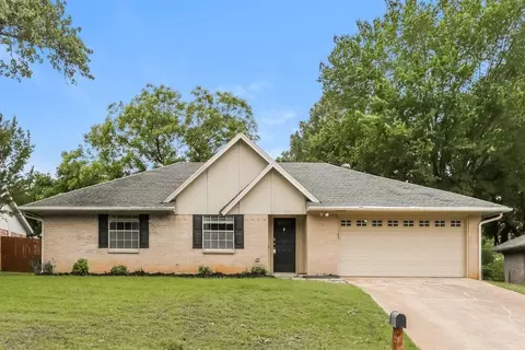 223 N Willow St, Mansfield, TX 76063