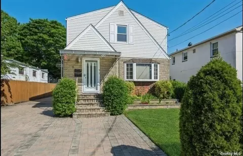 5 7th St, Valley Stream, NY 11581