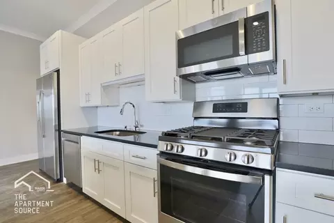 927 W Irving Park Rd #202, Chicago, IL 60613