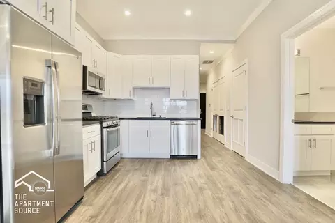 927 W Irving Park Rd #304, Chicago, IL 60613