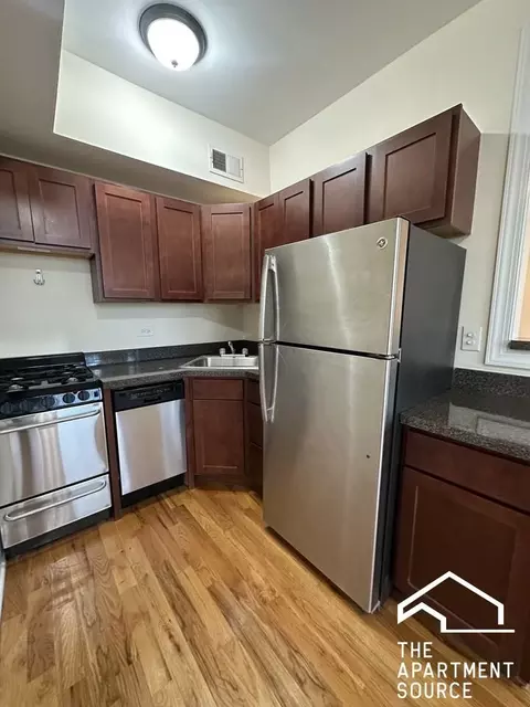 343 Park Ave #3, Glencoe, IL 60022