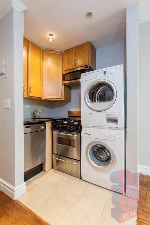 213 E 26th St #2A, New York, NY 10010