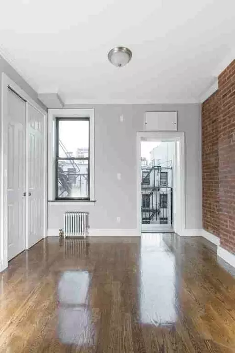 252 Mott St #5R, New York, NY 10012