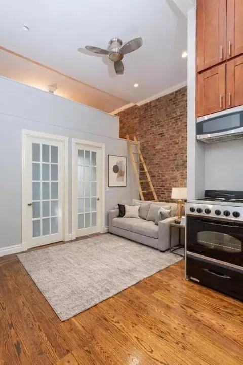 234 W 14th St #2B, New York, NY 10011
