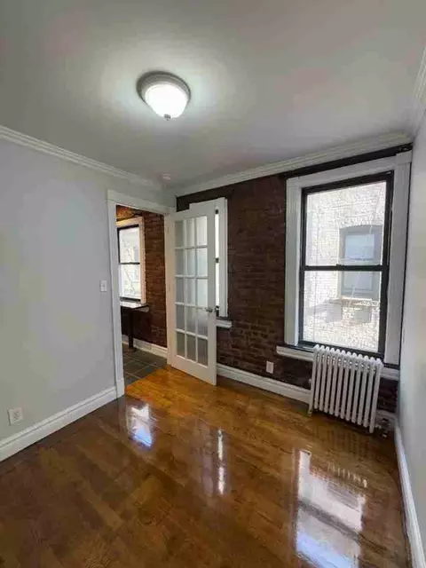 416 E 13th St #5D, New York, NY 10009