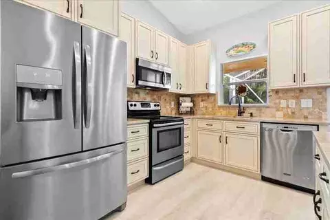 10174 Plum St, Palm Beach Gardens, FL 33410