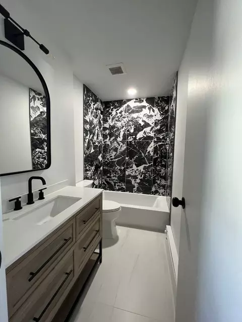 15 Irma Ave #1, Port Washington, NY 11050