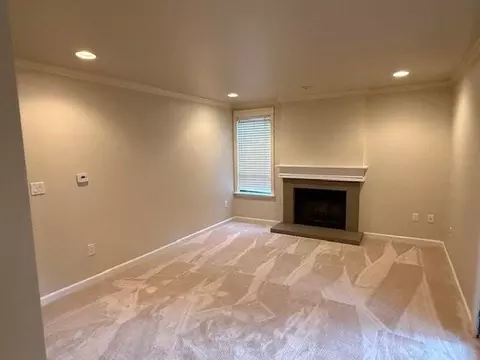 10009 NE 123rd St #DA, Kirkland, WA 98034
