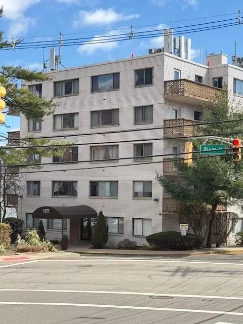 1375 River Rd # 2K, Edgewater, NJ 07020