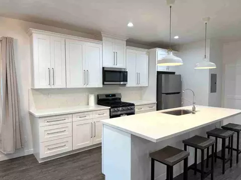 1659 E 61st St, Los Angeles, CA 90001
