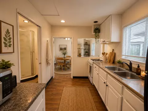 561 E 20th St, Long Beach, CA 90806 photo 5