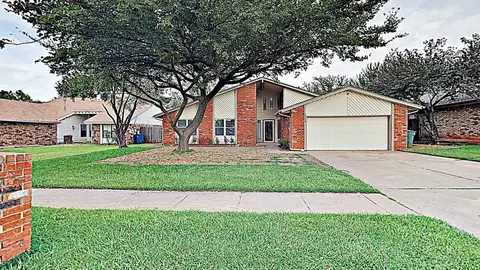 2004 Sandy Creek Trl, Edmond, OK 73013