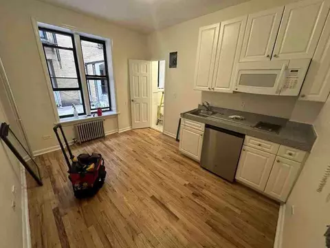 305 W 45th St, New York, NY 10036