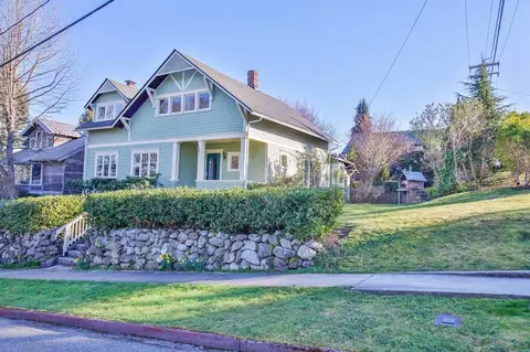 475 1st St, Langley, WA 98260