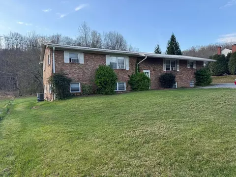 2903 S Greenwood Dr, Johnson City, TN 37604