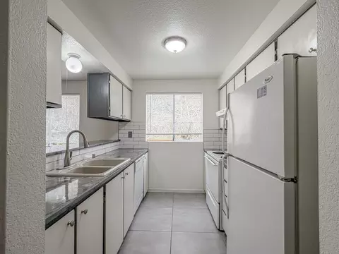 20421 28th Ave W #C, Lynnwood, WA 98036