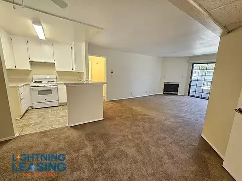 8731 De Soto Ave #204, Canoga Park, CA 91304