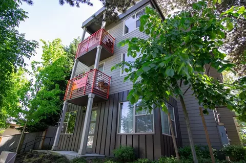 1616 SE Insley St #3, Portland, OR 97202