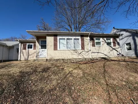 1225 W Main St, Collinsville, IL 62234