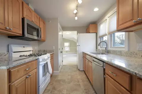 148 W Station St #2, Barrington, IL 60010