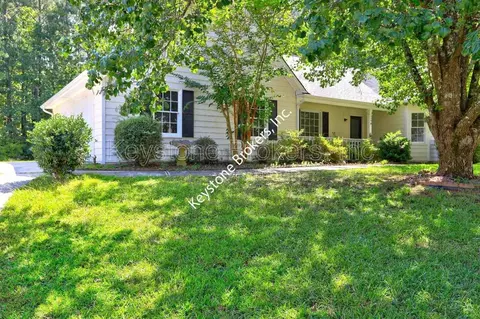 9166 Tara Dr SW, Covington, GA 30014