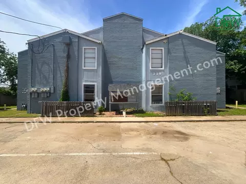 219 Fry St #10, Denton, TX 76201