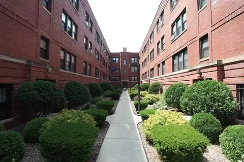 5736 N Winthrop Ave #48, Chicago, IL 60660