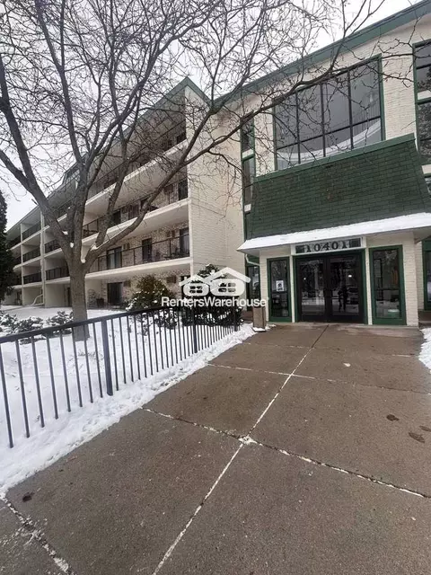 10401 Cedar Lake Rd #505, Minnetonka, MN 55305