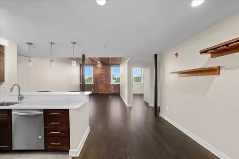 130 John St #14433, Lowell, MA 01852