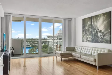5599 Collins Ave #1475832P, Miami Beach, FL 33140