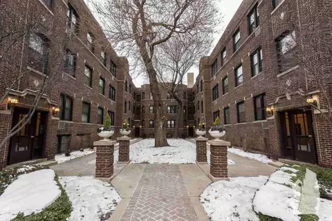 740 W Addison St #742N3, Chicago, IL 60613