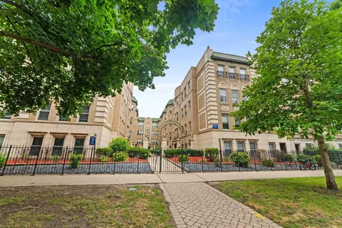 4225 N Paulina St #4233W1, Chicago, IL 60613