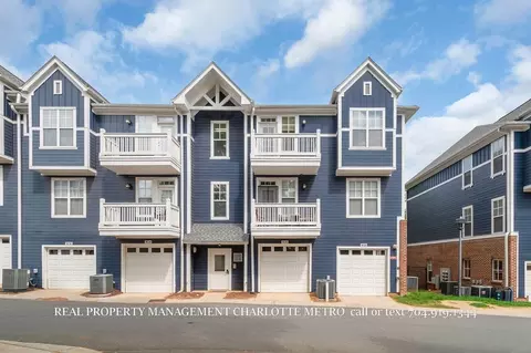 1630 Walnut View Dr, Charlotte, NC 28208