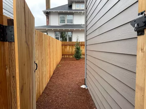 5571 NE Killingsworth St #B, Portland, OR 97218