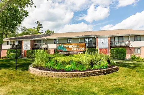 n83w13692 Fond Du Lac Ave, Menomonee Falls, WI 53051