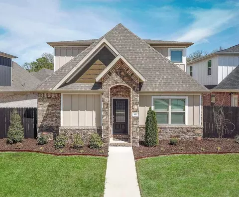 652 N Malbec Rd, Fayetteville, AR 72704