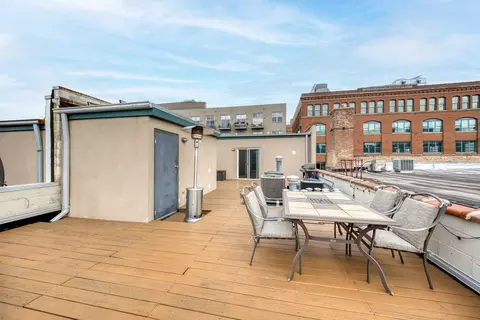 811 W Superior St #4, Chicago, IL 60642