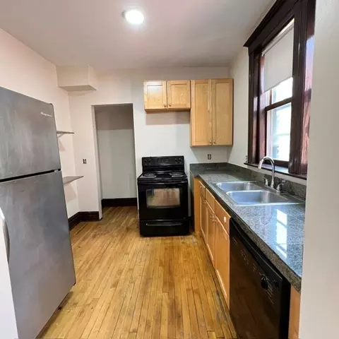 39 Peterboro St, Detroit, MI 48201