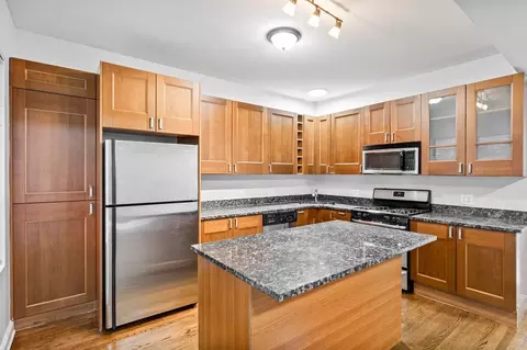 7526 N Seeley Ave, Chicago, IL 60645